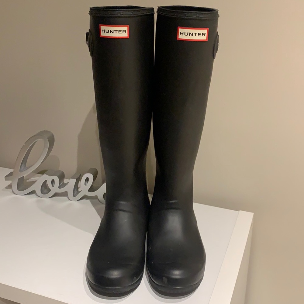 Black hunter boots